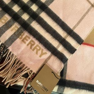 NWT BURBERRY SIGNATURE Pink and Beige Winter Scarf